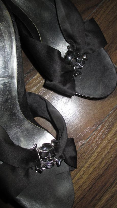 Saténové s lebkou, 38