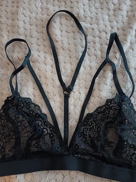 Krásna čipkovaná podprsenka s chokerom, s