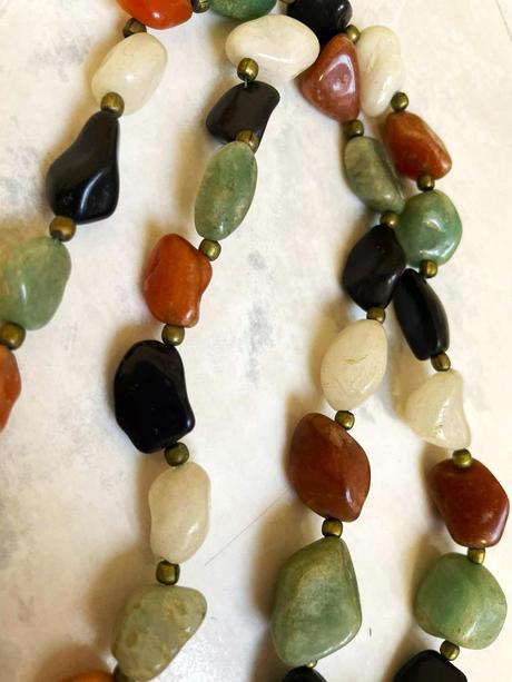 Náhrdelník z prírodných polodrahokamov, 