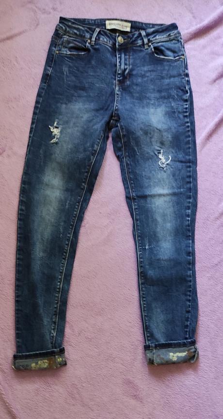 Perfektné rifle s dierami a kvetmi, 38