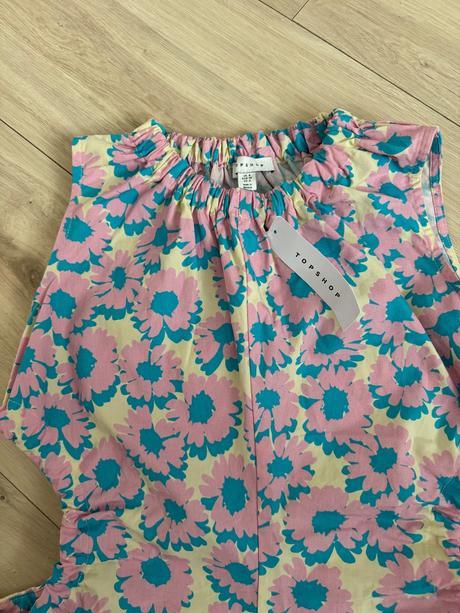 Kvietkovy top s vyrezmi, 36