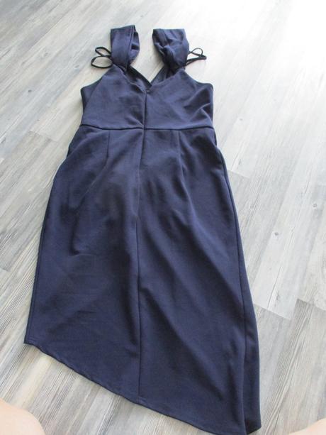 Zaujímavé šaty, 42