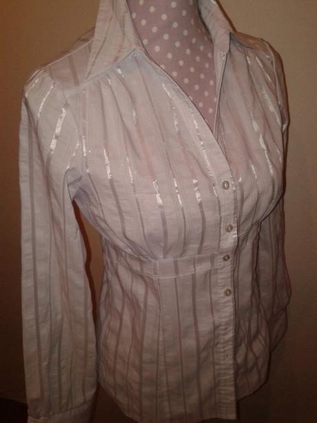 Biela blúzka s lesklými pásikmi veľ. s, s