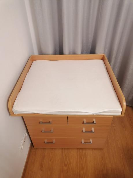 Komoda s prebalovacim pultom drevona,
