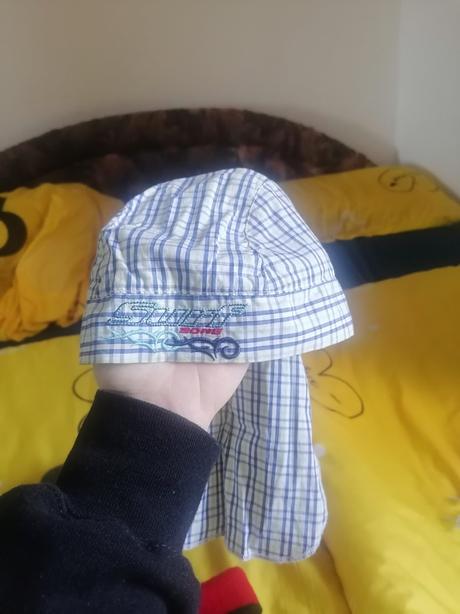 Balík čiapok a sal, 