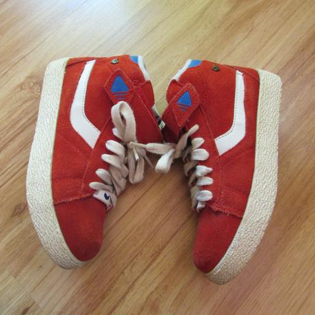 Červené tenisky, next,31