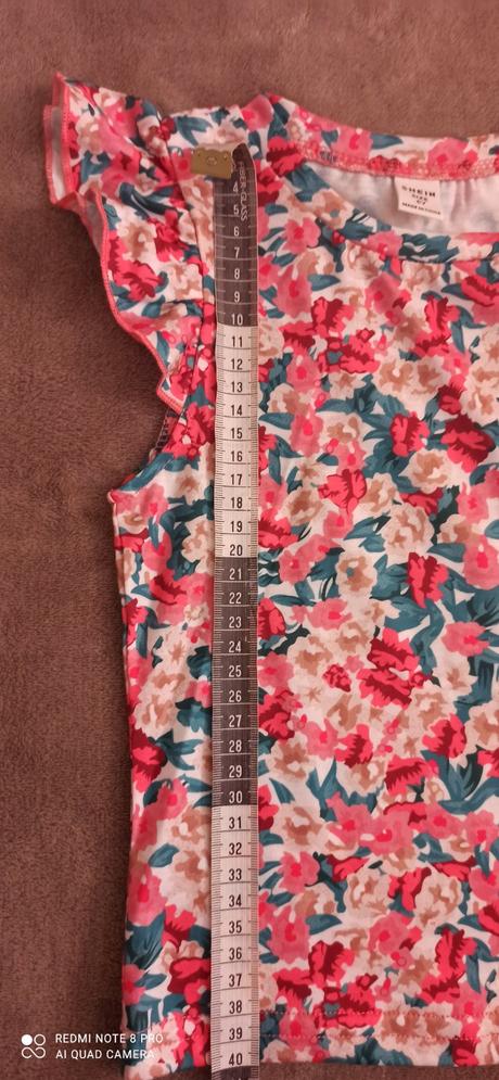 Kvetinové tričko cca 3-4 rok., 104