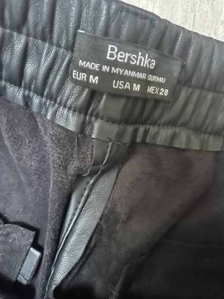 Koženkové nohavice, bershka,m