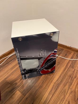 Stolík pod písací stol,