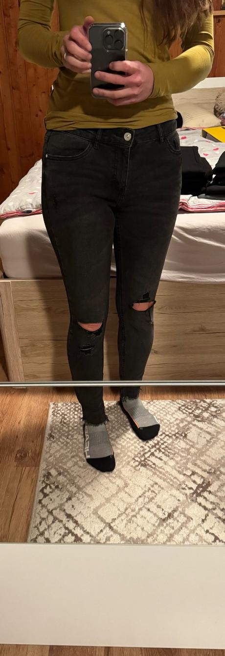 Predám tmavosivé rifle, 28