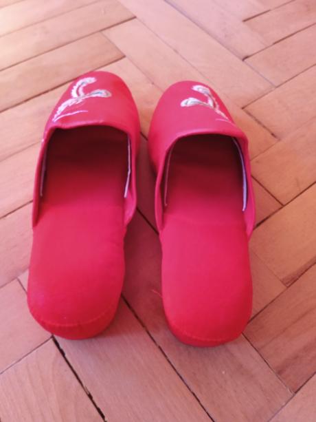 Vyšívané papuče, 40