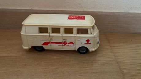 Retro sanitka na zotrvačník, 