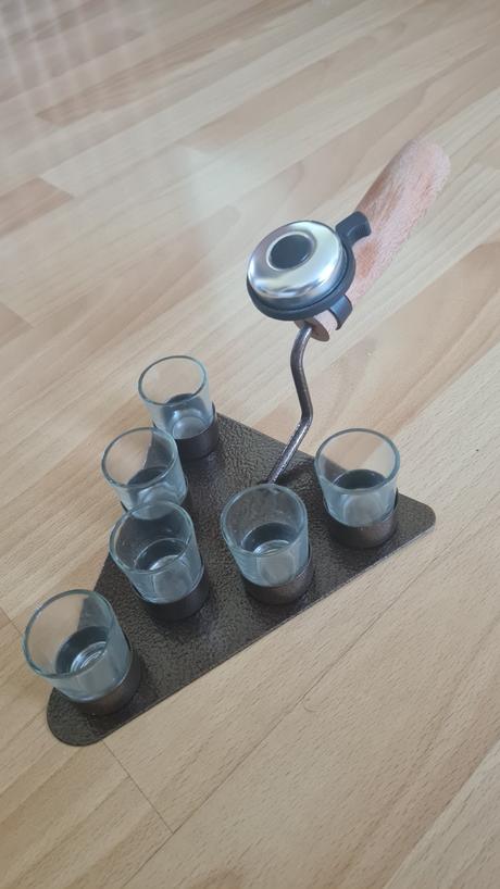 Párty špachtľa s pohárikmi a zvončekom,