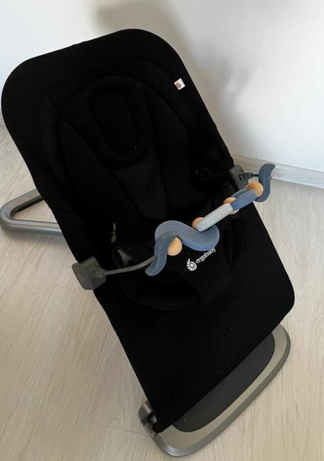 Ležadlo ergobaby + hračka ergobaby, 
