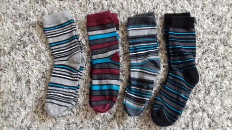 4 ks páskované v. 27 - 30 cena spolu, kik,27