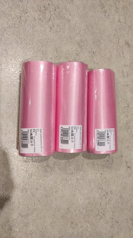 3x široké satenove stuhy,