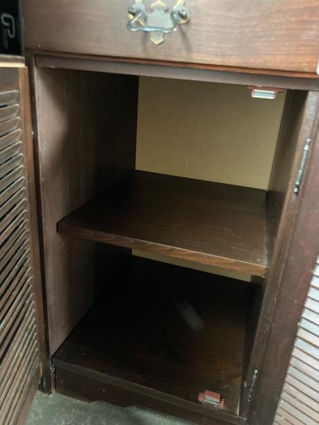 Starožitný pribornik/ kredenc, 