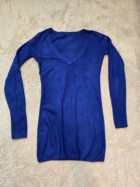 Modry predlzeny sveter, 36