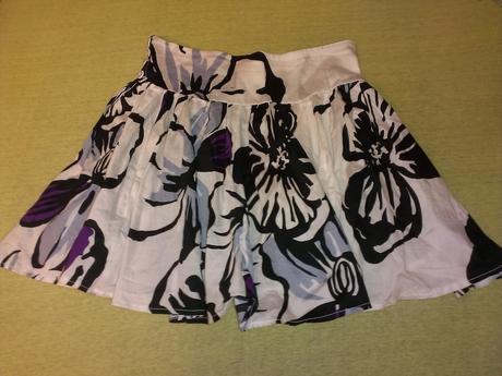 Kvietkovaná sukňa, s