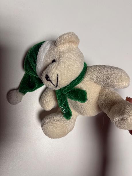 Vianočný plyšový macko,