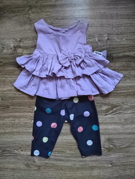 Tričká a legíny, 74