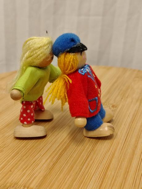 Sada ohybných drev. bábik goki, dievča, sprievodca, 