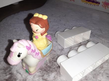 Megabloks bella, koník, 