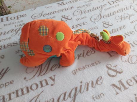 - naťahovacia žirafa lullaby uspávačik mamas papas,