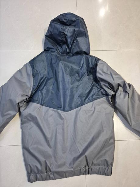 Nepremokavá bunda decathlon, decathlon,l