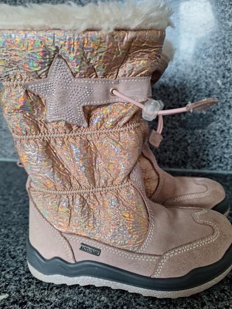 Nepremokavé čižmi, 28