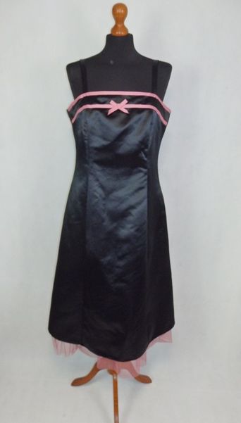 Kvalitné saténové šaty, 42