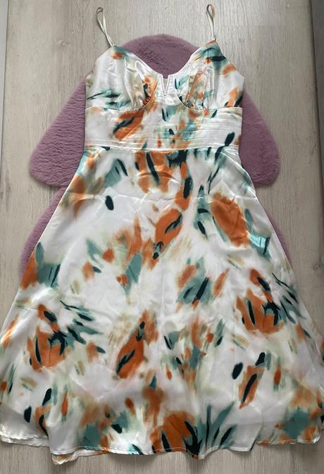 Krémové šaty na ramienka, m