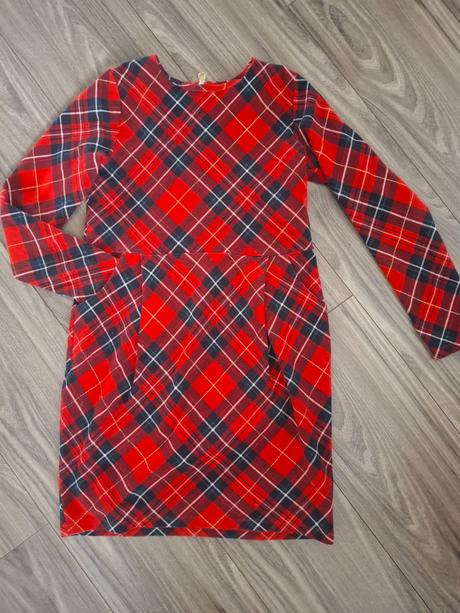 Kárované vianočné šaty, 134