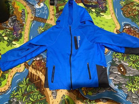 Lyziarska bunda a mikina, decathlon,158