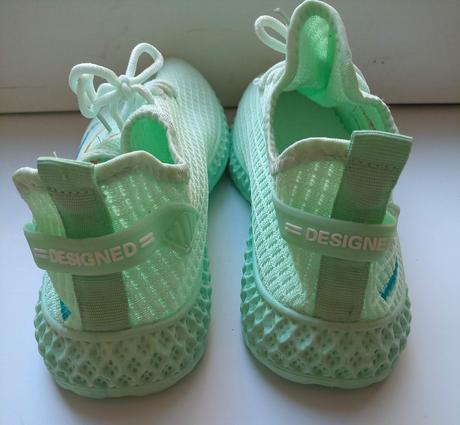 Látkové tenisky, 38