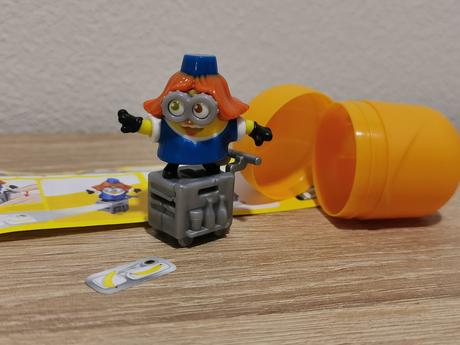 Kinder mimoň letuška,