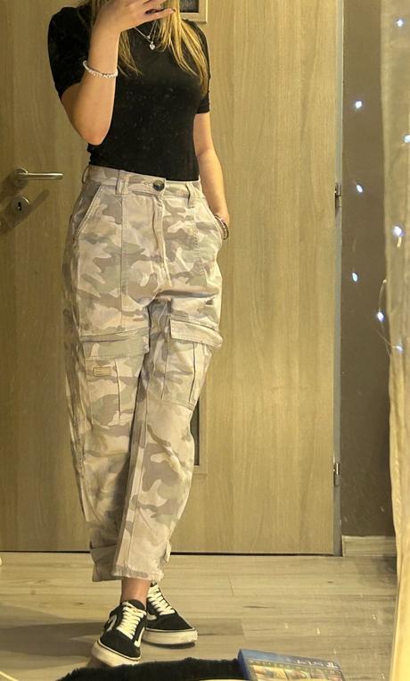 Cargo nohavice, bershka,s