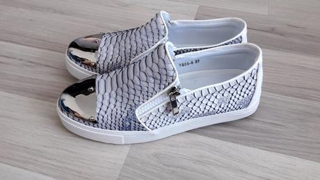 Dámske mokasíny strieborné/nenosené, 37