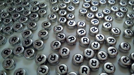 Korálky písmenka strieborné r, 