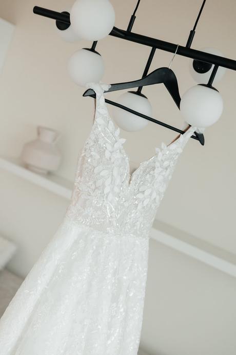 Predám svadobné šaty veľkosť s, s