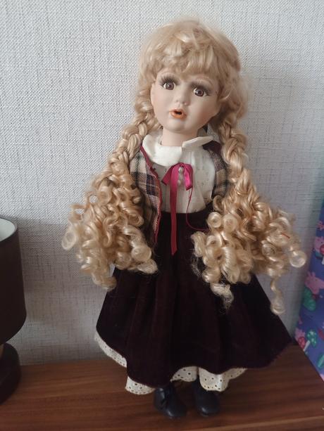 Porcelánová bábika, 