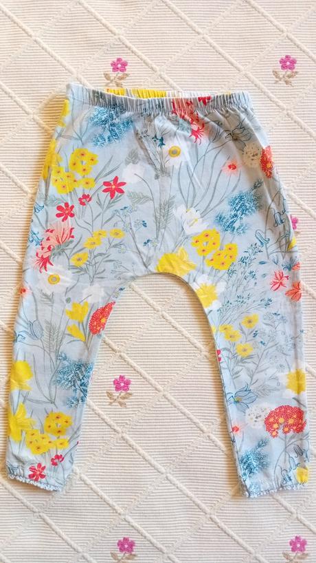 Krásna vyšívaná dievčenská súprava, next,86