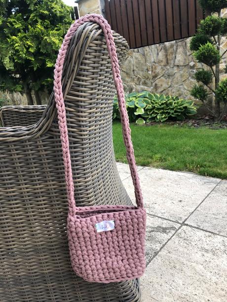 Háčkovaná kabelka, 