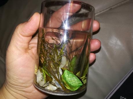 Zaujímavý pohár s dvojitym dnom,