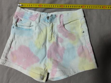 Šortky, sinsay,152