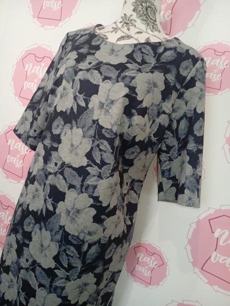 Šaty s kvetmi, 42