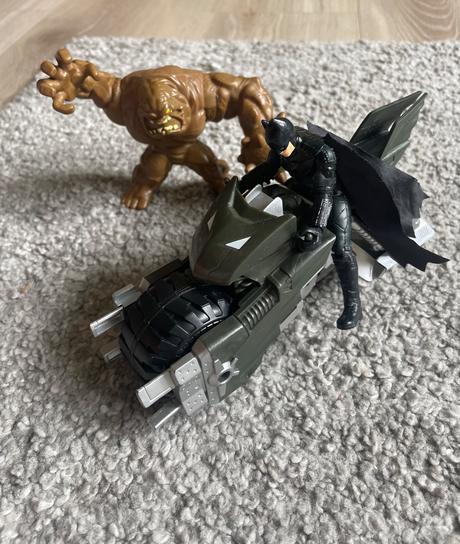 Batman s motorkou a golemom, 