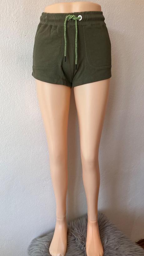Khaki šortky bershka (24), bershka,xs