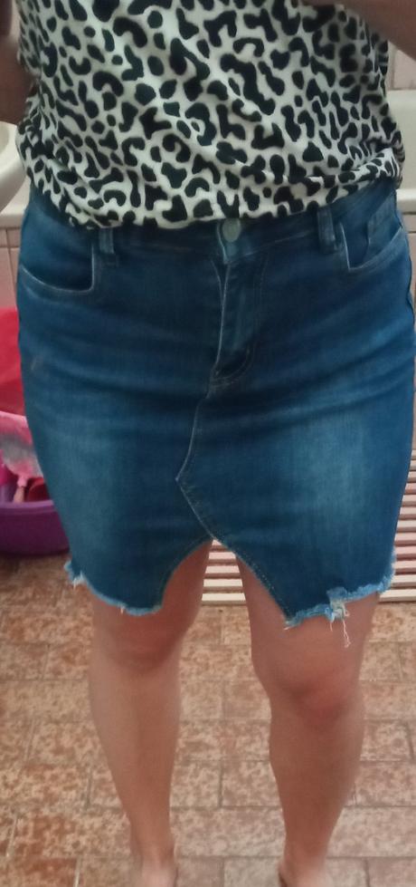 Riflova sukňa s rázporkom, 28