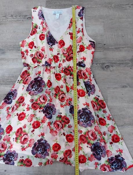 Letné šaty s ružičkami, 140